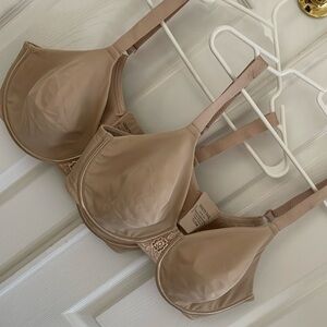 Vanity Fair 76080 Women's Bras (Set of 2). Size 40D.